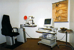 Kontaktlinsen-Anpaßraum mit Keratograph