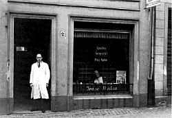 Laden 1945