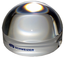 Schweizer Optik Hellfeldlupe Acryl im Stoffbeutel 95mm  (Schweizer Optik, 930702, 95 ,95 mm) Hellfeldlupe im Stoffbeutel, Vergrößerung ca. 1,8x, Durchmesser 95 mm. Wird direkt auf das Lesegut gestellt, dadurch ergibt sich eine bequeme Handhabung. Verzerrungsfreies Bild bis zum Rand, Blickfeld durch Umgebungslicht gut ausgeleuchtet.

Material: Acryl. Hohlschliff der Grundfläche verhindert Kratzer.