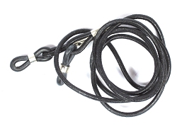  Brillenband Leder schwarz Brillenband aus Leder, zum Umhängen der Brille. Wird mit Gummischlaufe am Bügel befestigt.