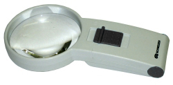 Schweizer Optik ÖKOLUX plus mobil 6.500 K (Schweizer Optik, 136122, 12 D ,70 mm) Handlupe mit LED-Beleuchtung 'Ökolux plus mobil'. 12 dpt, Vergrößerung: 4x. Lange Lebensdauer der Beleuchtung, geringer Stromverbrauch. Gleichmäßige, großflächige Ausleuchtung durch spezielles LED-Element (Farbtemperatur: 6.000 K).