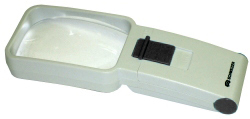 Schweizer Optik ÖKOLUX plus mobil 6.500 K (Schweizer Optik, 136112, 10 D ,75x50 mm) Handlupe mit LED-Beleuchtung 'Ökolux plus mobil'. 10 dpt, Vergrößerung: 3,5x. Lange Lebensdauer der Beleuchtung, geringer Stromverbrauch. Gleichmäßige, großflächige Ausleuchtung durch spezielles LED-Element (Farbtemperatut: 6.000 K).