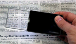 Eschenbach EasyPocket   (Eschenbach, 152110, schwarz) Taschenlupe 'Easy Pocket', eine flache Lupe mit stabilem Kunststoffgehäuse und LED-Beleuchtung annähernd im Scheckkartenformat.
Die ideale Lupe für unterwegs dank der versenkbaren Linse.
Vergrößerung: 3x