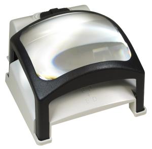 Schweizer Optik TWIN LUX MP 8dpt + 6dpt / 2.700 K (Schweizer Optik, 917222, 3,5x ,100x75) Lupe mit zwei asphärischen Leichtlinsen
Die Linse weisen eine Brechkraft von 6 und 8 dpt (100x50 bzw. 100x75 mm) auf; dadurch wird eine relativ hohe Vergrößerung bei einem trotzdem relativ großen Gesichtsfeld erreicht. Mit integrierter LED-Beleuchtung; Farbtemperatur: 2.700 K.
